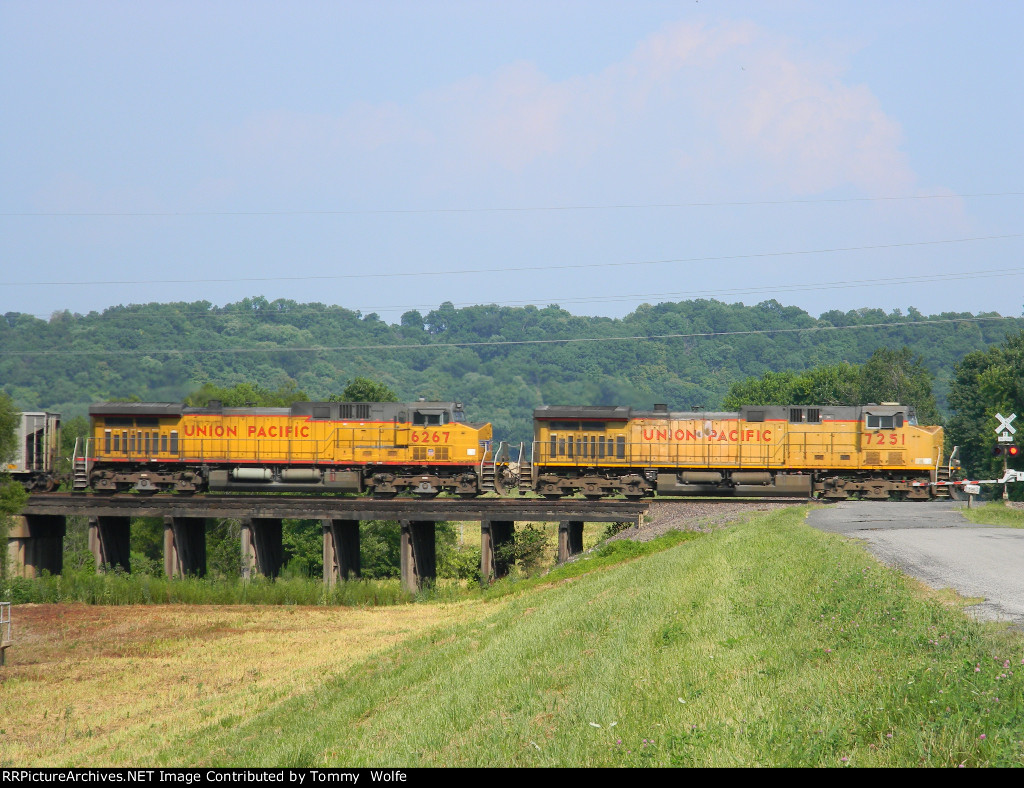 UP 7251 and UP 6267 Lead UP Train CNAJ09-09