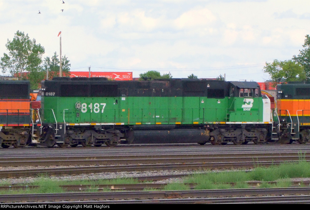 BNSF 8187