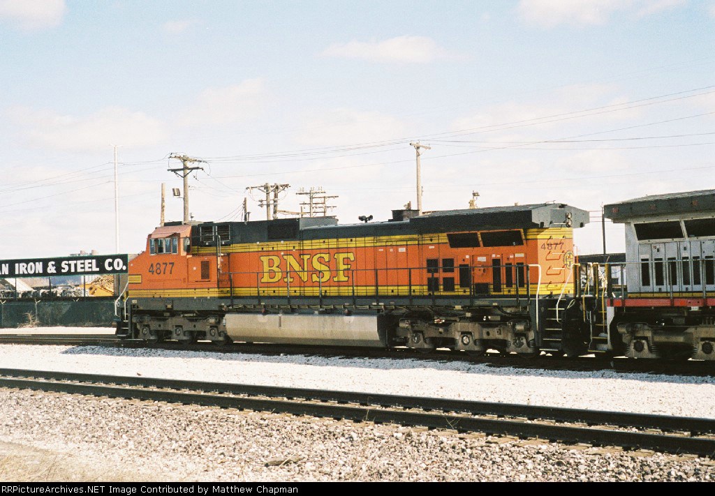 BNSF 4877