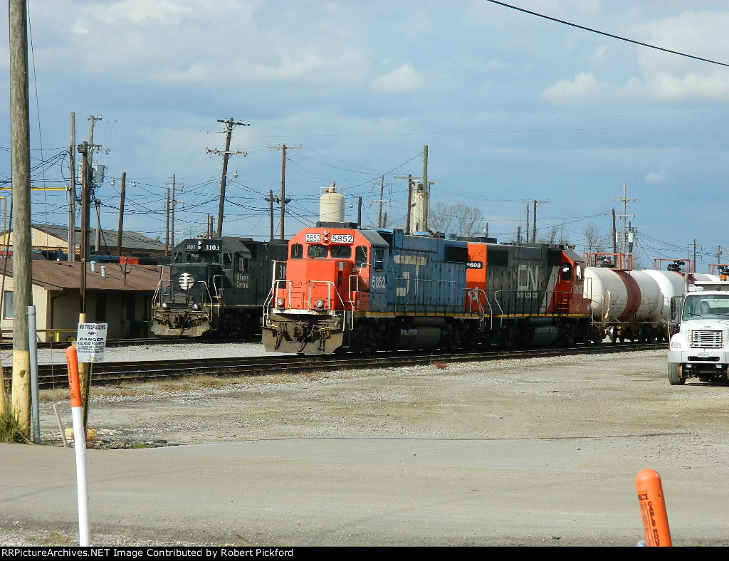 GTW 5852 (GP38-2)