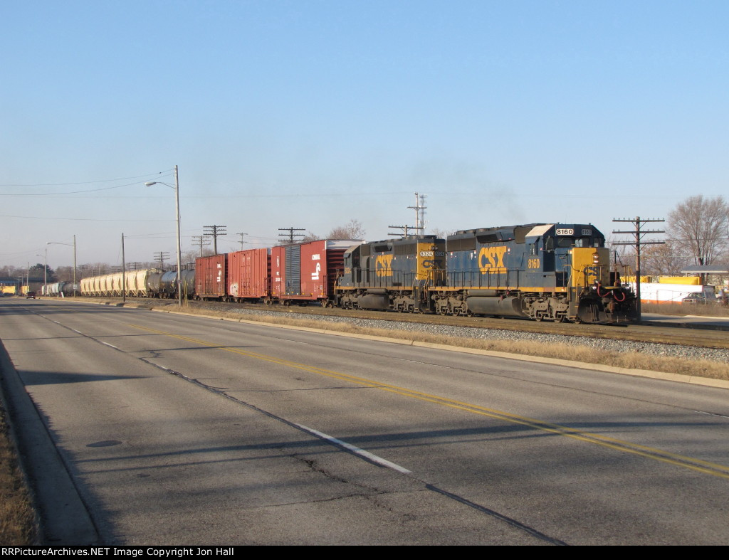 CSX 8160 & 8324 roll east on Track 1 with Q326-16