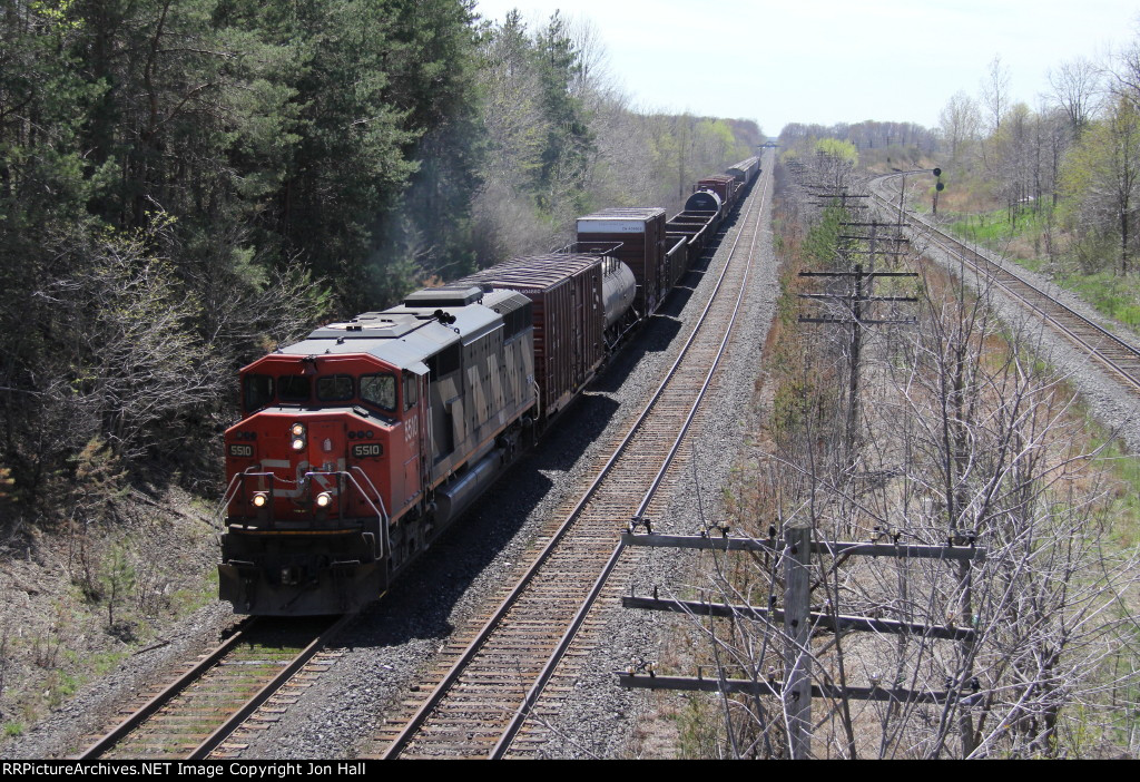 CN 5510 goes solo as it roles east with A438 from Windsor