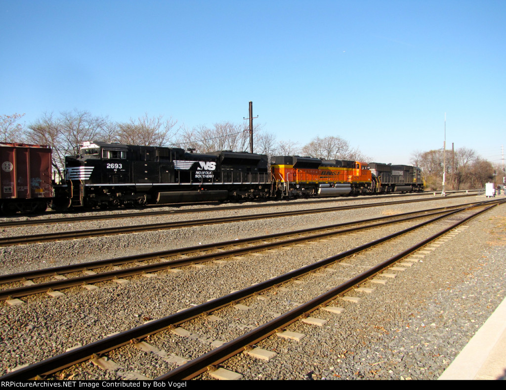 NS 2693 and BNSF 9280