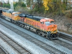 BNSF 6201 (ES44AC)  BNSF 9967 (SD70MAC)