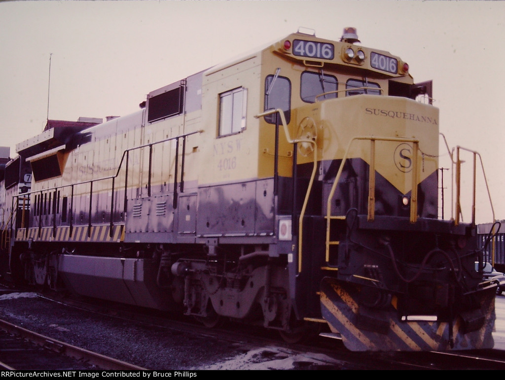 NYS&W 4016 (B40-8) at SOU(NS) Alexandria VA Engine House