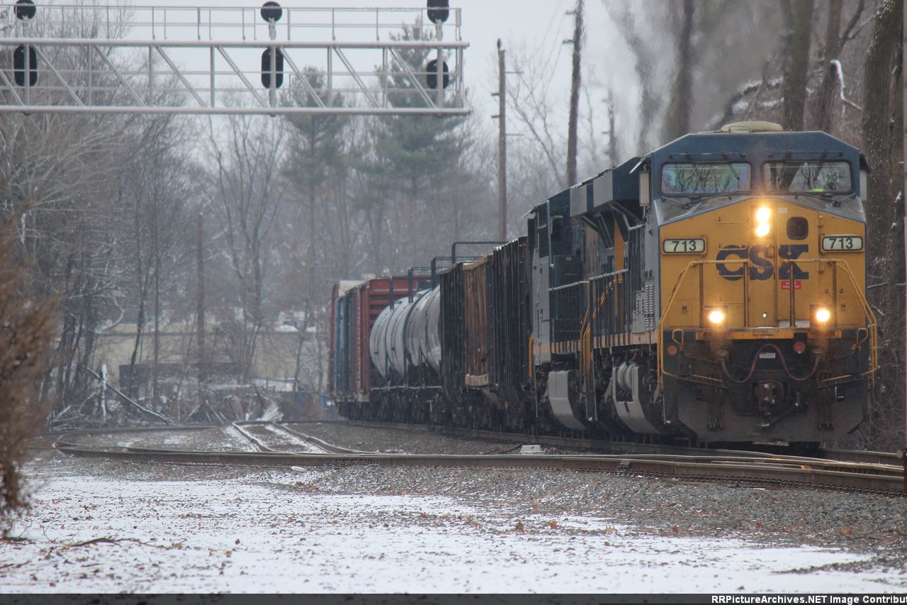 CSX Q434 starts to pull north.