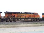 BNSF ES44C4 6752