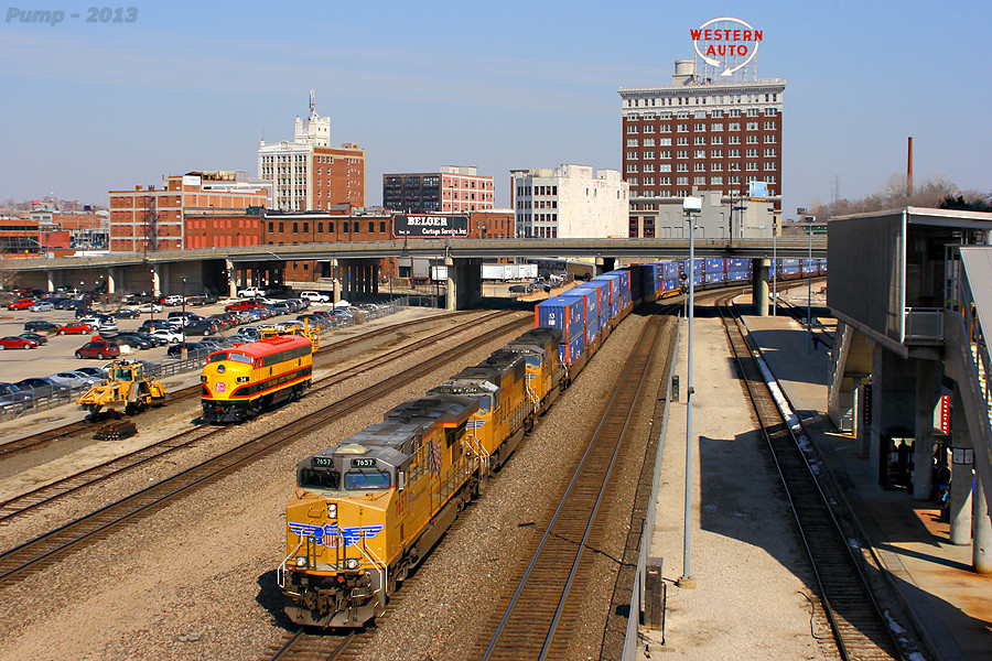 Westbound UP Intermodal Train