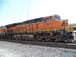 BNSF ES44C4 6811