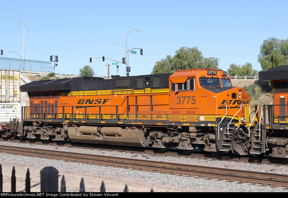 BNSF ET44C4 #3775