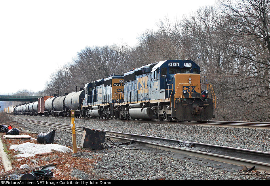 CSX 8135 on Q-418