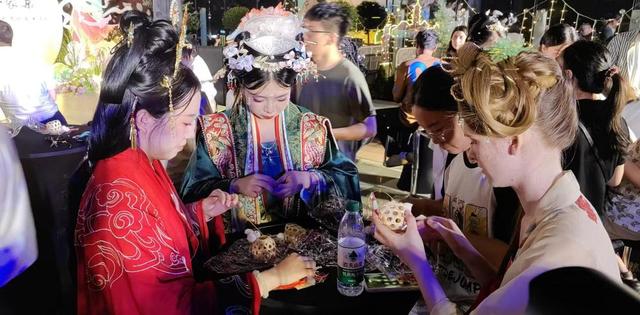 Cultural event in Nantong brings together international youth to celebrate Mid-Autumn Festival