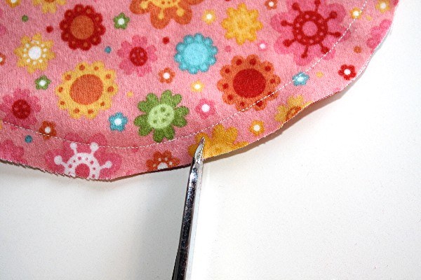 10 Minute Burp Cloth - The Ribbon Retreat Blog