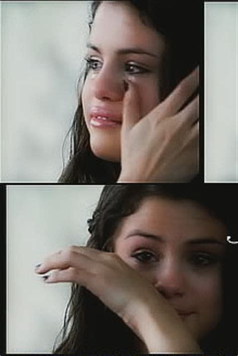 SELENA GOMEZ CRYING !! - Selena Gomez Answers - Fanpop