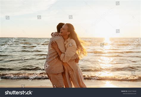 79,208 Hug at beach Images, Stock Photos & Vectors | Shutterstock