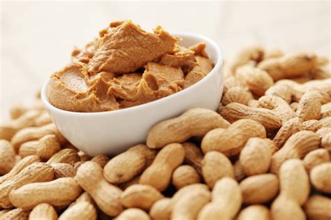 Symptoms of a Peanut Butter Allergy | Livestrong.com