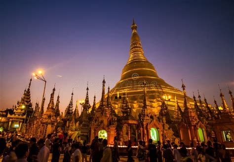 Shwedagon Pagoda at night editorial photo. Image of built - 94054371