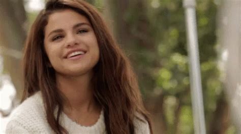 Selena Gomez GIF - Selena Gomez Laughing - Discover & Share GIFs