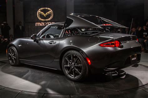 2017 Mazda MX-5 Miata RF Exclusive Features Revealed