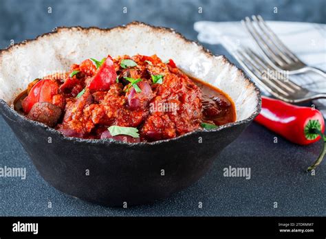 Vegetarian chili con carne with quorn mince Stock Photo - Alamy