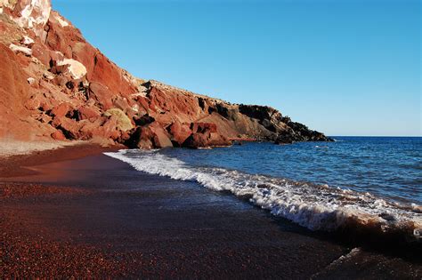 Red Beach in Santorini, Greece | SantoriniBestTours.com