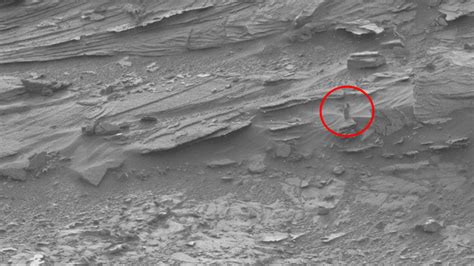 NASA's Curiosity Rover captures image of 'dark lady' on Mars - ABC7 New ...