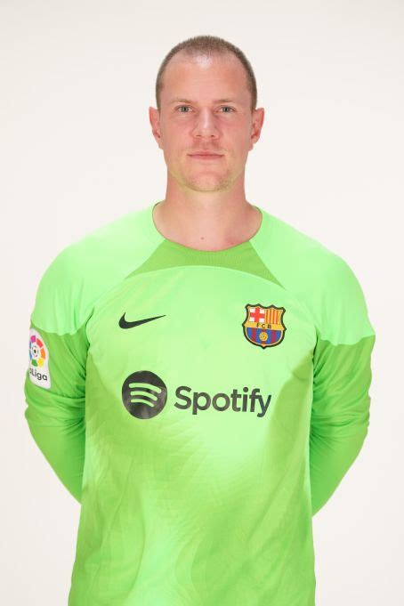 Who is Marc-André Ter Stegen dating? Marc-André Ter Stegen girlfriend, wife