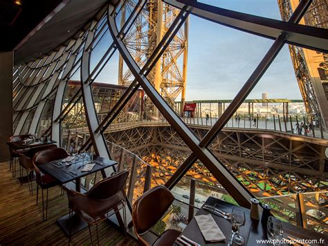 Eiffel Tower dinner Seine Cruise | France Tourisme