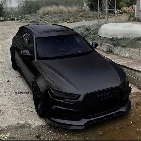 Full Black Audi RS6