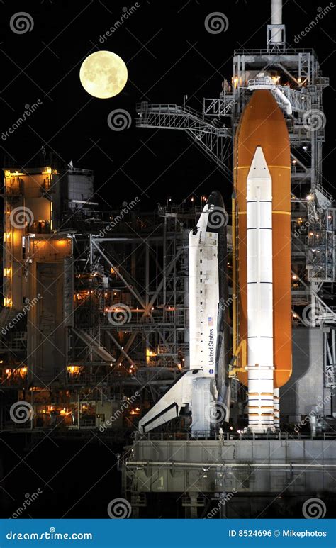 Space Shuttle on Launch Pad Editorial Photo - Image of america ...