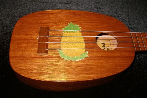 Ukulele Friend 1920s Kamaka Pineapple Ukulele - Ukulele Friend