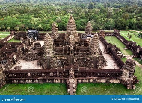 Angkor Wat Stock Photo | CartoonDealer.com #14994300