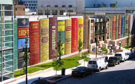 Giant books in Kansas City Public Library | Collater.al