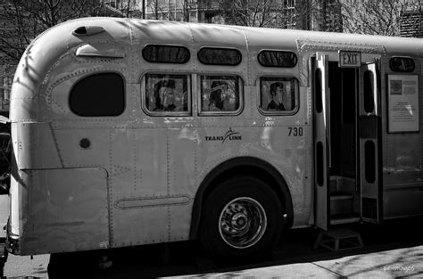 Vintage Transit Bus | Nikon Cafe