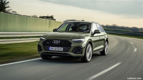 Audi Q5 | 2021MY (Color: District Green) | Front Three-Quarter