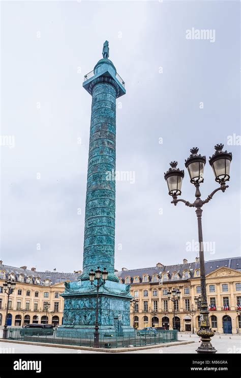 Vendome column with statue of Napoleon Bonaparte, on the Place Vendome ...