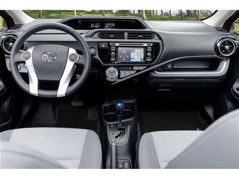 2017 Toyota Prius c Pictures: | U.S. News