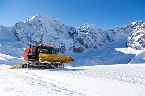 Cat Skiing in British Columbia - British Columbia Magazine