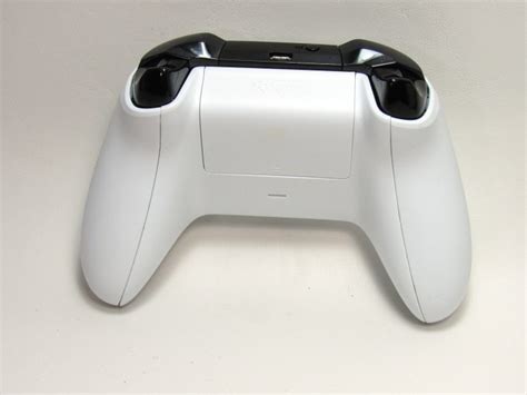 white-xbox-one-s-controller-review-10 - ReviewRaft.com