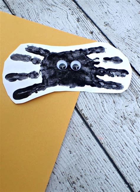 Halloween Handprint Spider Craft | Celeb Baby Laundry