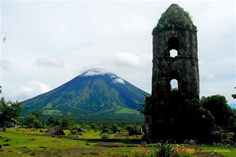 Mayon Volcano Tourist Information, Facts & Location