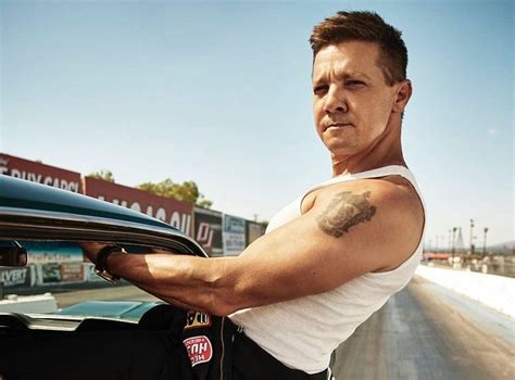 Does Jeremy Renner have tattoos?