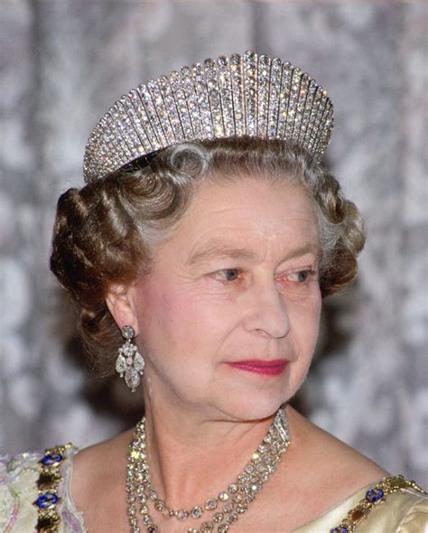 Queen Elizabeth's Most Beautiful Jewels - Pictures of the Queen's ...