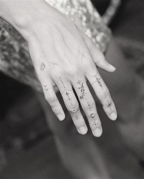 Hailey Bieber's Tattooed Hand: A Closer Look - Bore Dodo