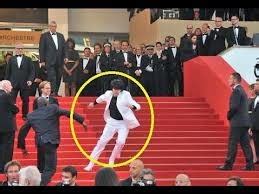 crunch27: Jason Derulo Did NOT Fall Down The Stairs At Met Gala