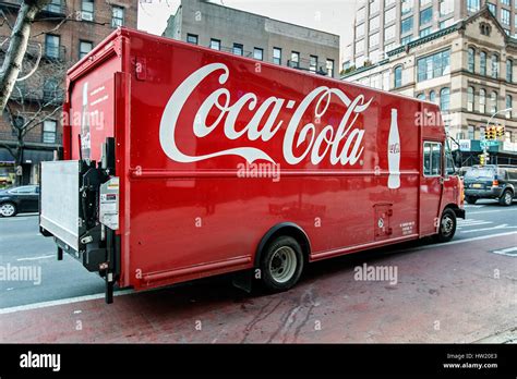 Red coca cola truck hi-res stock photography and images - Alamy