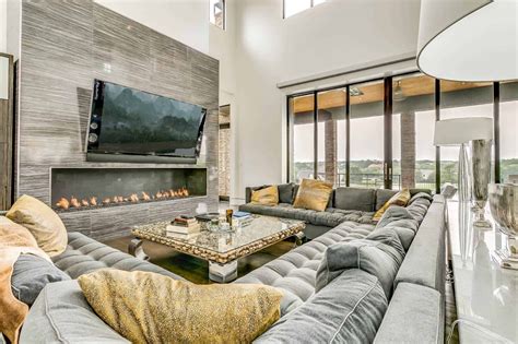 30 Modern Living Rooms with Fireplace and TV Together | Decor Snob