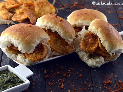 bhajiya pav | mumbai roadside bhajiya pav | maharastrian bhajiya pav