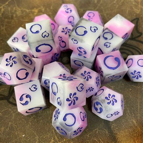 Custom Dice Set | Handmade custom dice and miniatures for your tabletop ...