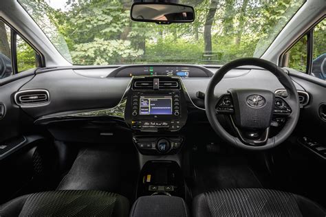 Toyota Prius interior & comfort | DrivingElectric